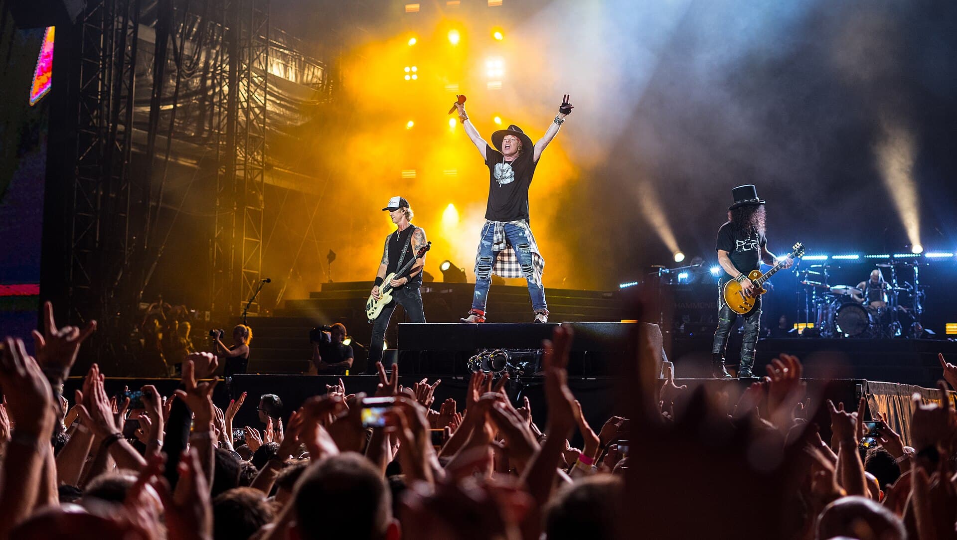 Guns N' Roses live at London Stadium, 2017