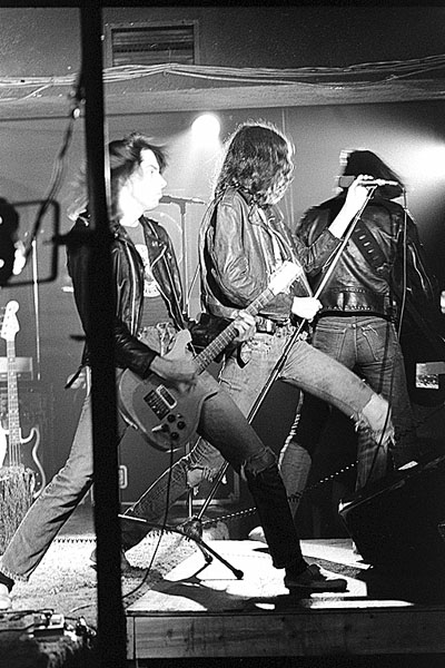 Johnny and Joey Ramone, 1977